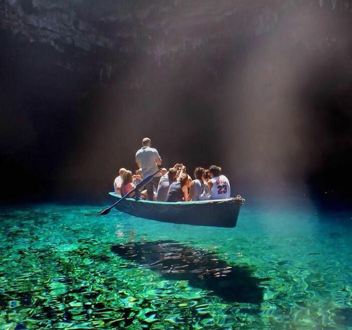 A água mais clara do mundo, lago Melissani, Grécia