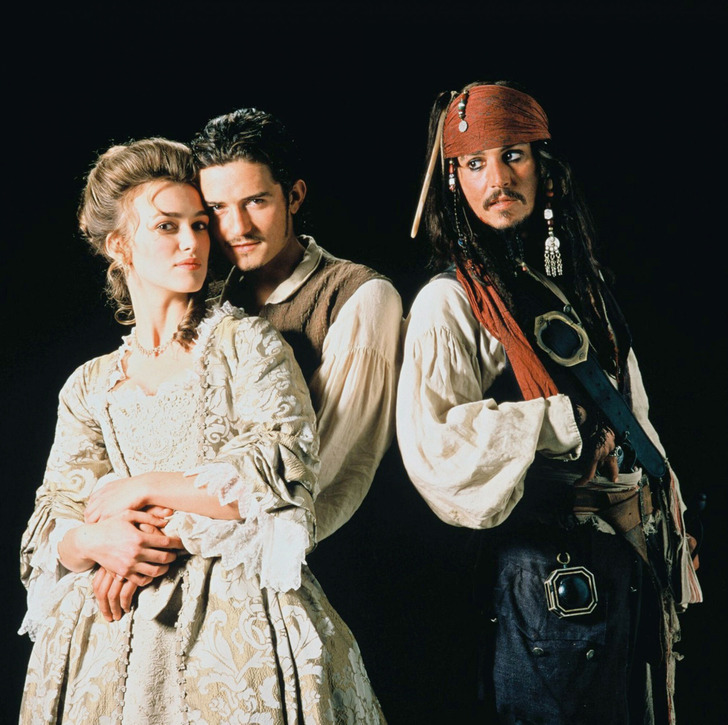 Os sobrenomes dos três personagens principais da franquia Piratas do Caribe foram retirados dos nomes de pássaros: Jack Sparrow (Pardal), Elizabeth Swann (Cisne) e William Tern Turner (Andorinha).