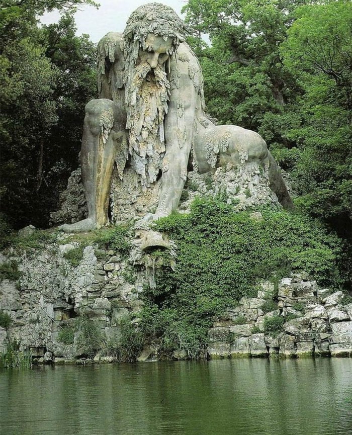 Gigante de Pratolino - estátua gigantesca de Giambologna, uma obra-prima da escultura do século XVI localizda a poucos quilômetros de Florença.