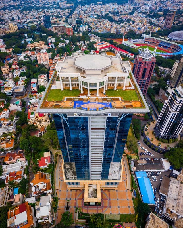 Mansão do bilionário Vijay Mallya no topo de um edifício em Bangalore, Índia.