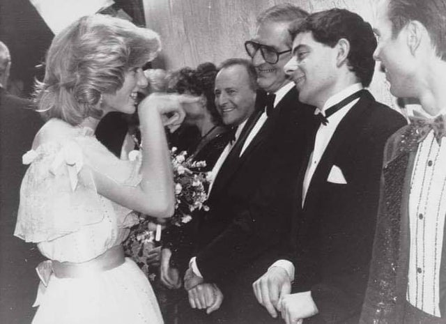 Princesa Diana conhecendo Mr Bean, em 1984.