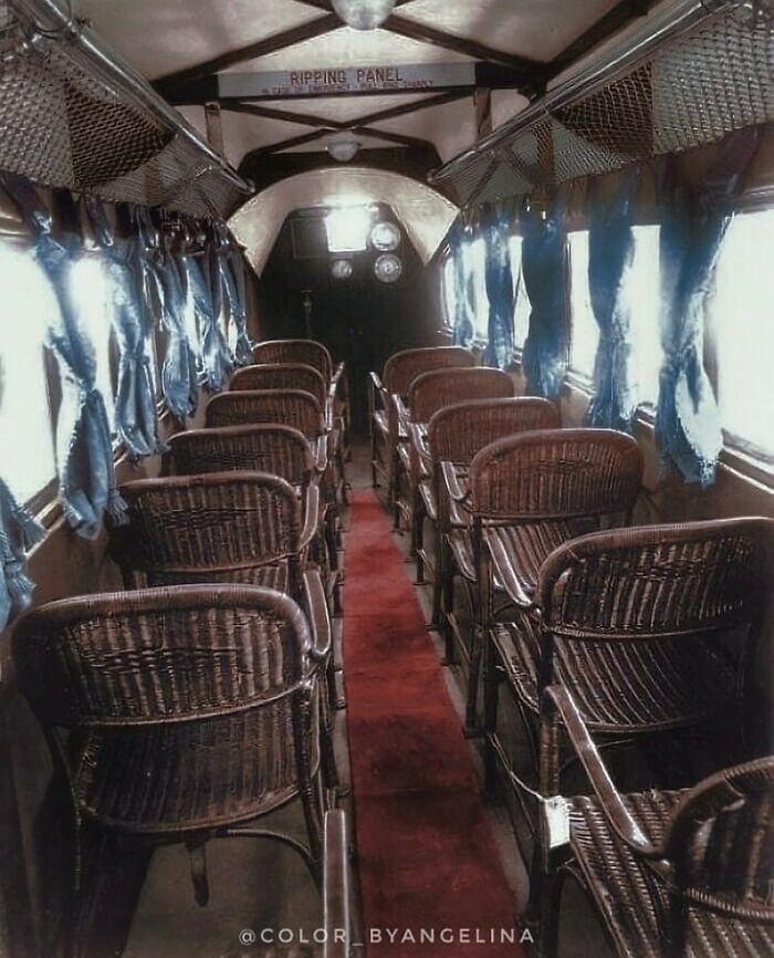 Interior de um avião comercial de 1936. Ele pertencia à Imperial Airways, a primeira companhia aérea comercial britânica.