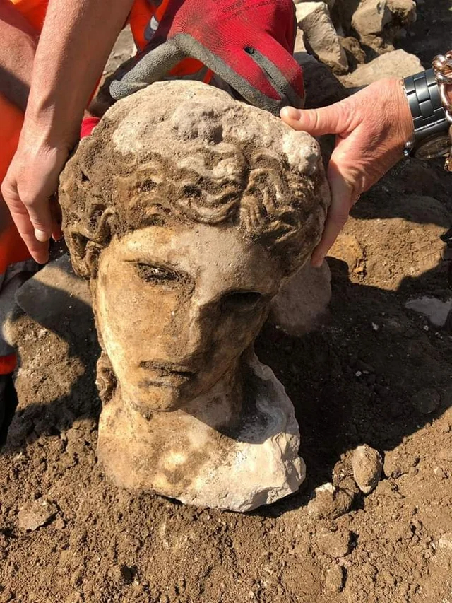 Nova cabeça imperial descoberta em Roma.