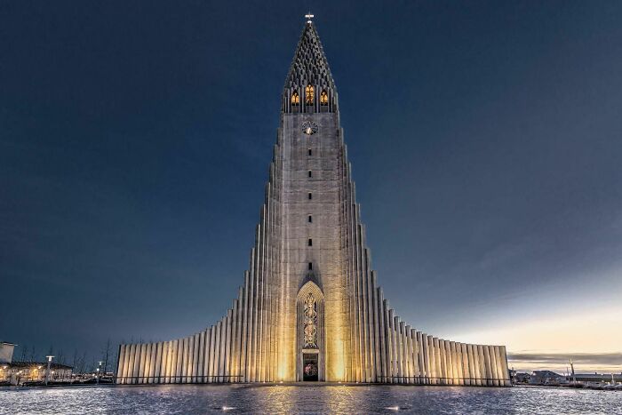 Igreja Luterana em Reykjavik, Islândia, encomendada em 1937 e concluída em 1986