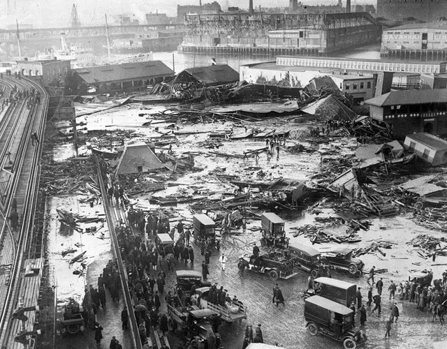 Em 15 de janeiro de 1919 ocorreu um dos desastres mais bizarros da história dos EUA. Um tanque de armazenamento explodiu em Boston liberando dois milhões de galões de melaço em uma onda que correu pela cidade destruindo tudo o que tocava e matando 21 pessoas.