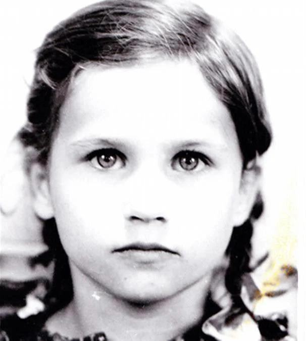 Uma foto de Zyta Sus, uma das centenas de milhares de crianças que foram sequestradas pelo regime nazista. Após ser considerada 