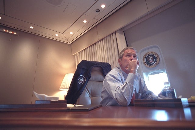 Presidente George W. Bush a bordo do Air Force One após os ataques de 11 de setembro de 2001.