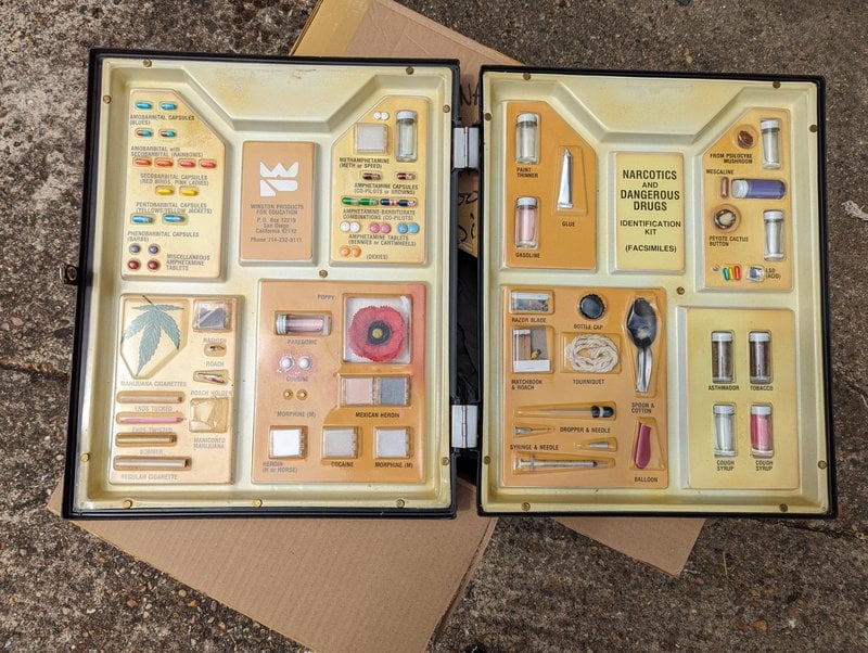 Kit de identificação de drogas usado para treinar funcionários alfandegários em Dubai.