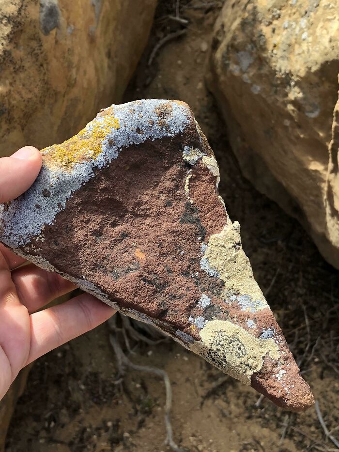 Esta rocha parece um pedaço de pizza