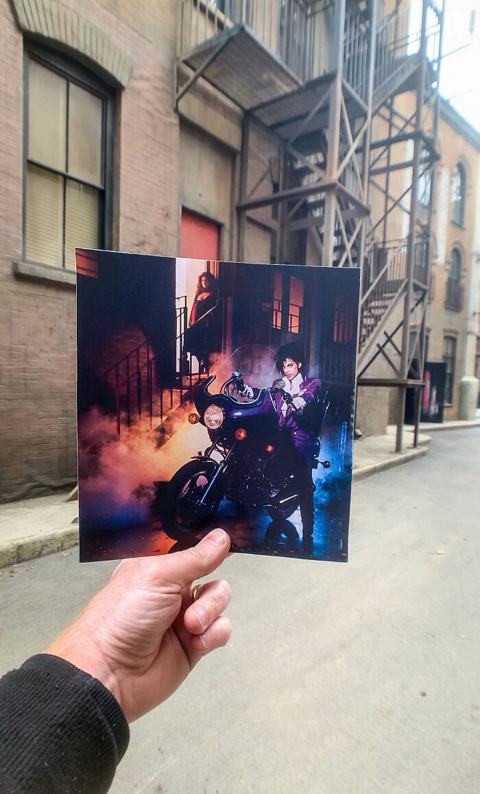 Prince para a capa de seu álbum Purple Rain, 1984. Foto original de Rob Slenzak