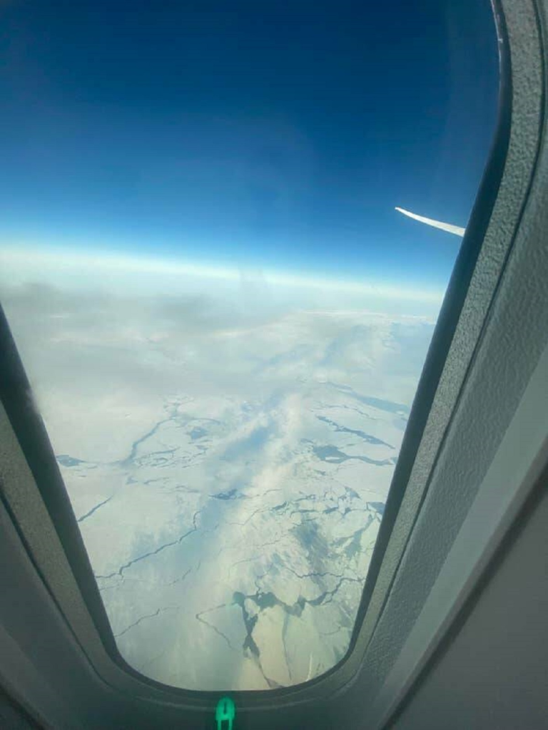 Esta é a aparência da Antártica vista da janela de um avião